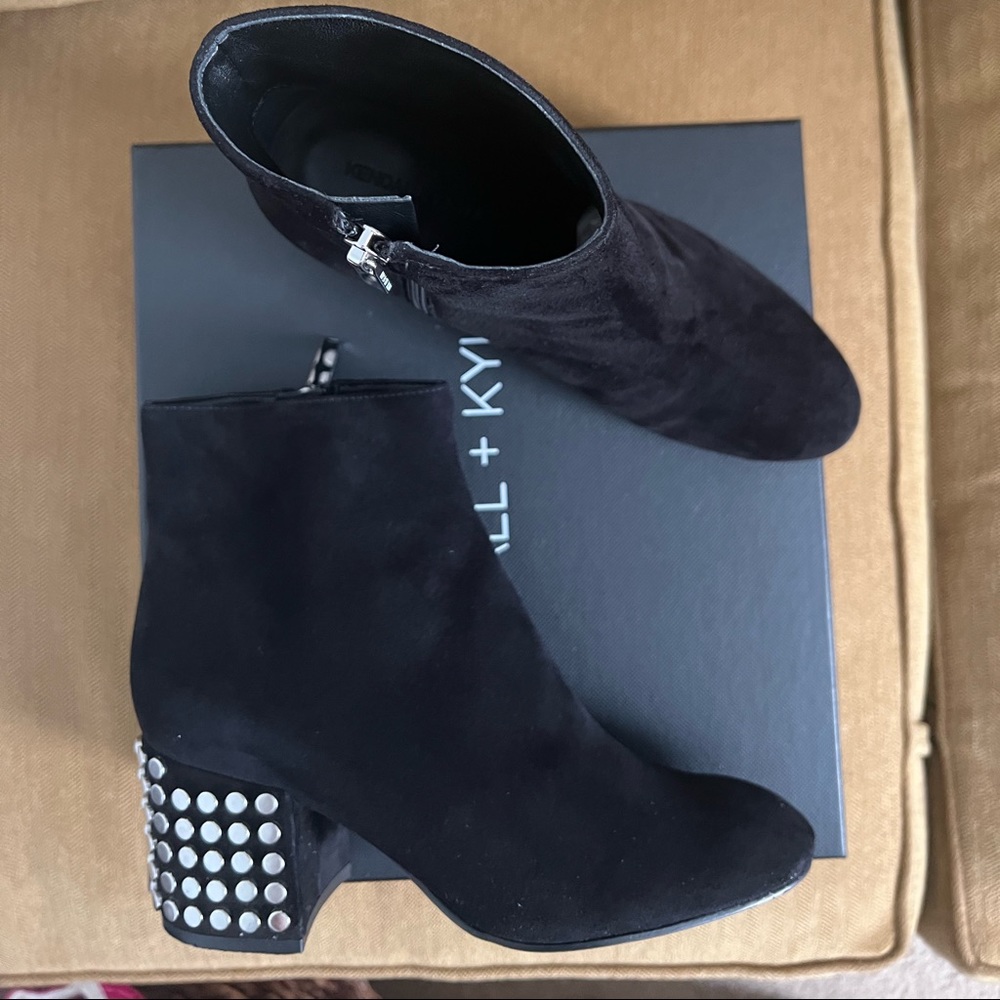 Kendall & Kylie Blythe Women’s Black Suede Booties 6M
